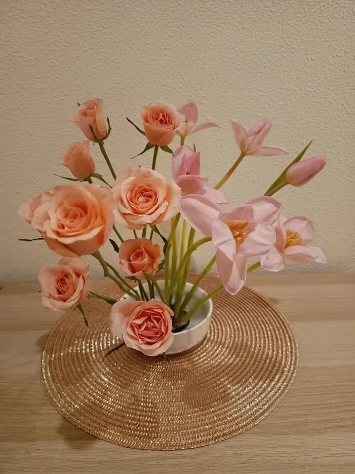 Jarrón de Rosas y Tulipanes