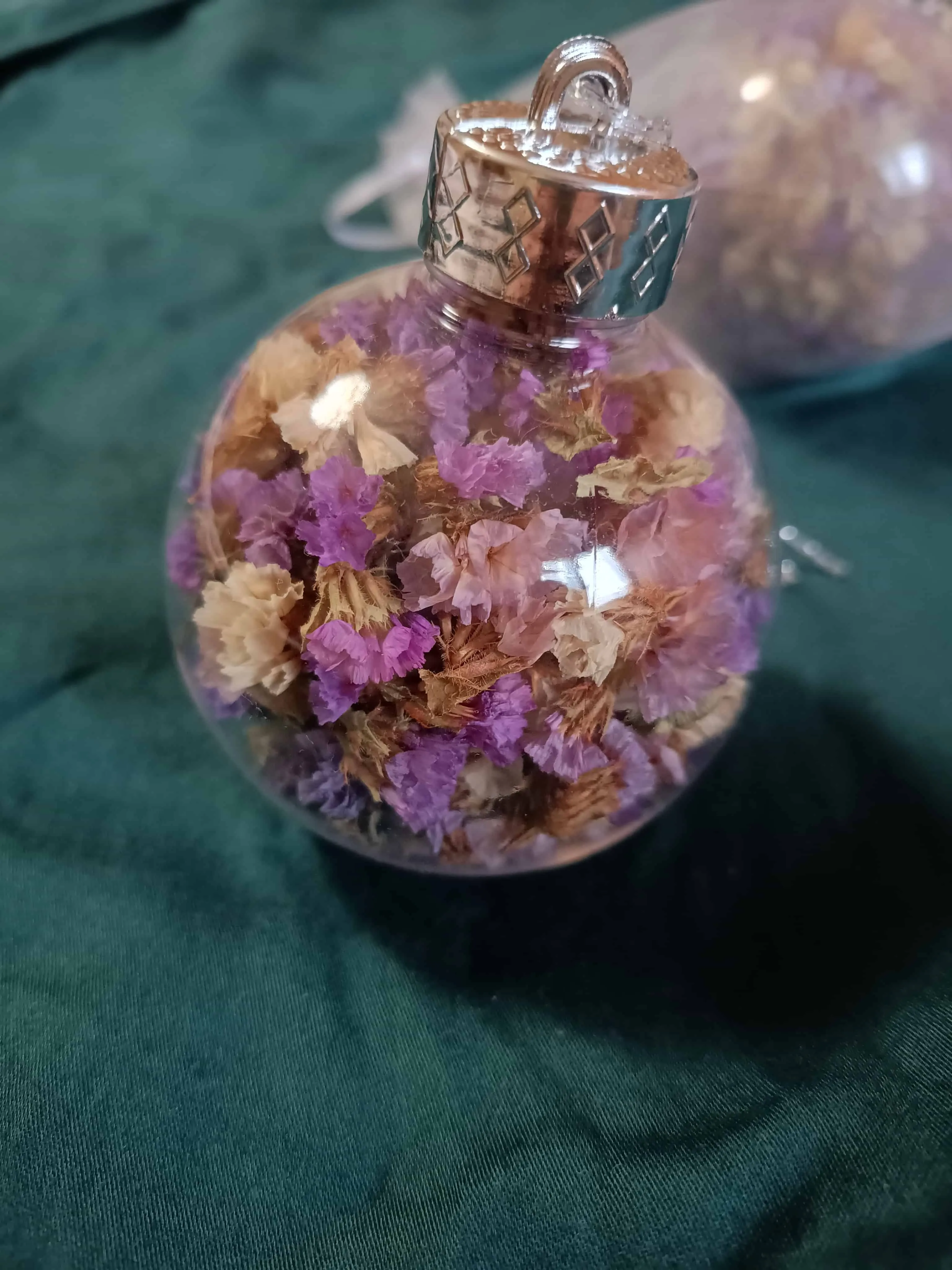 Bola de Navidad rellena de statice