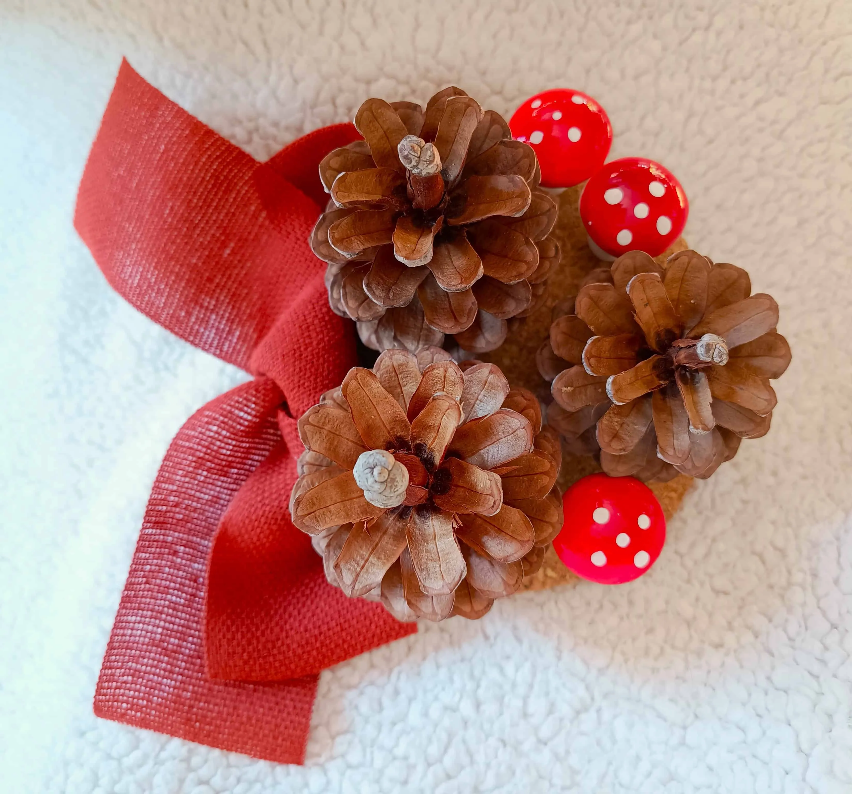 Adorno de Piñas y setas