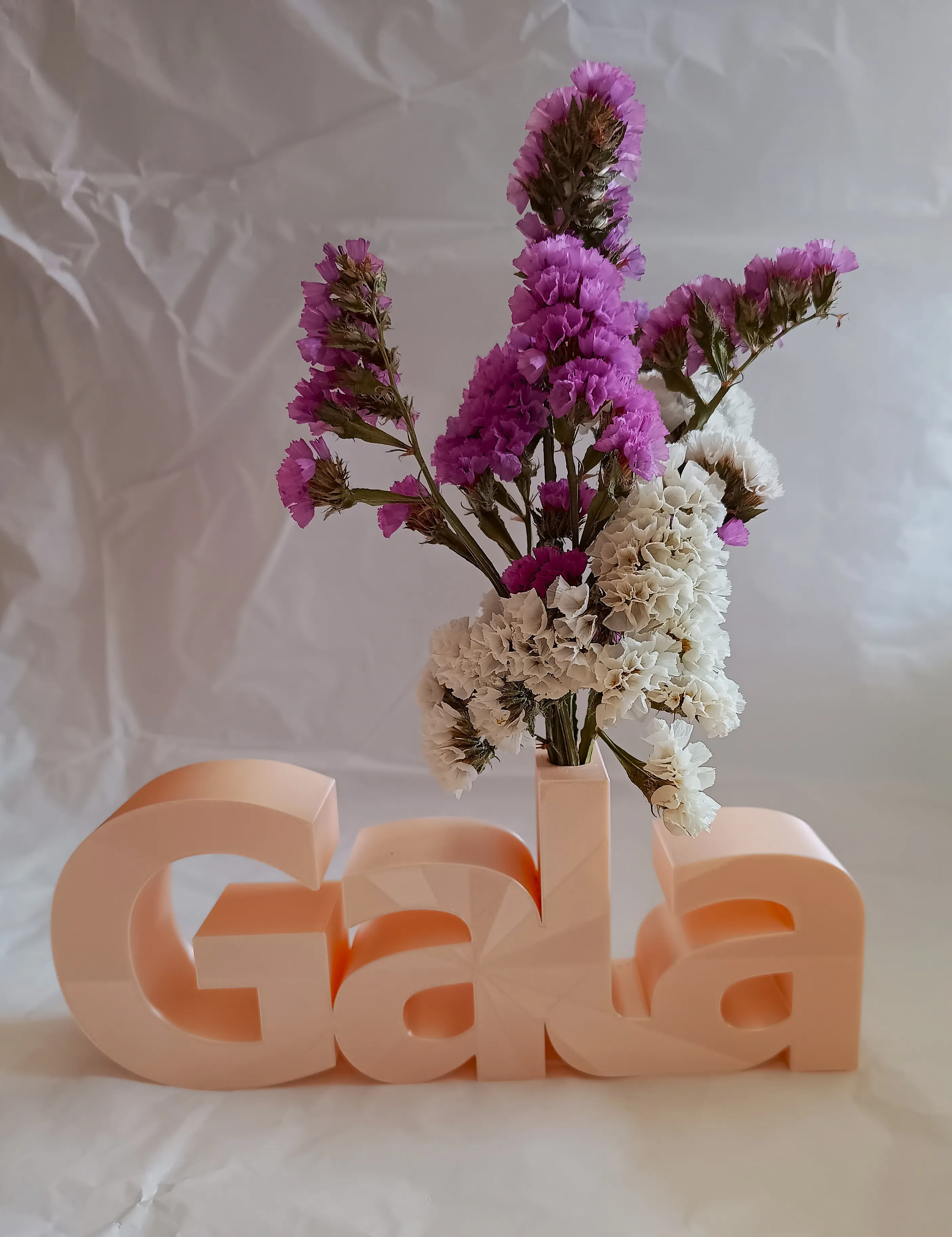 Soporte nombre gala con flores
