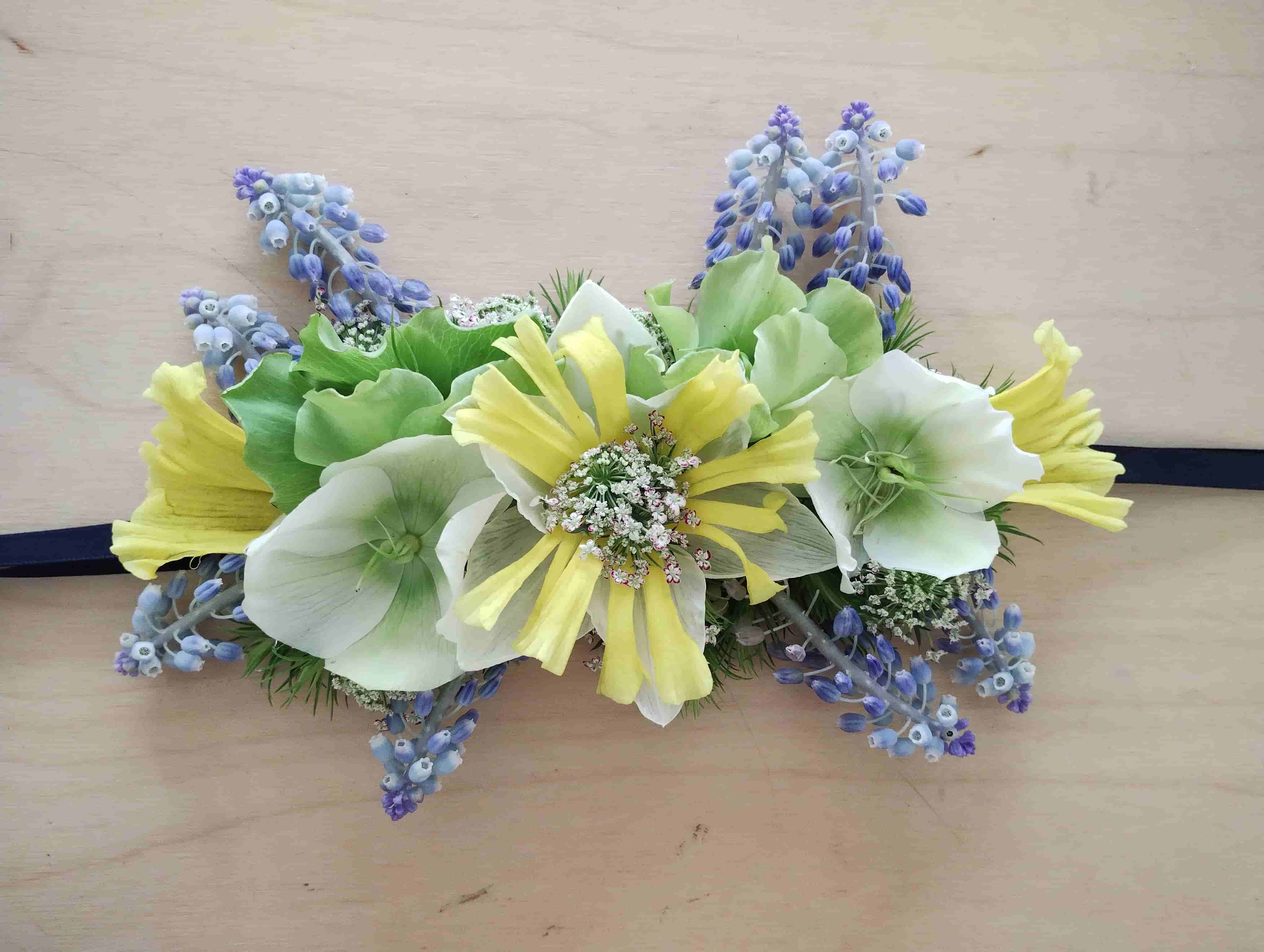 Cinta de pelo con flor fresca