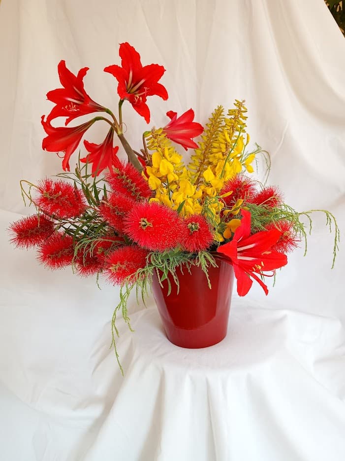 Jarrón de flores Rojas y Amarillas